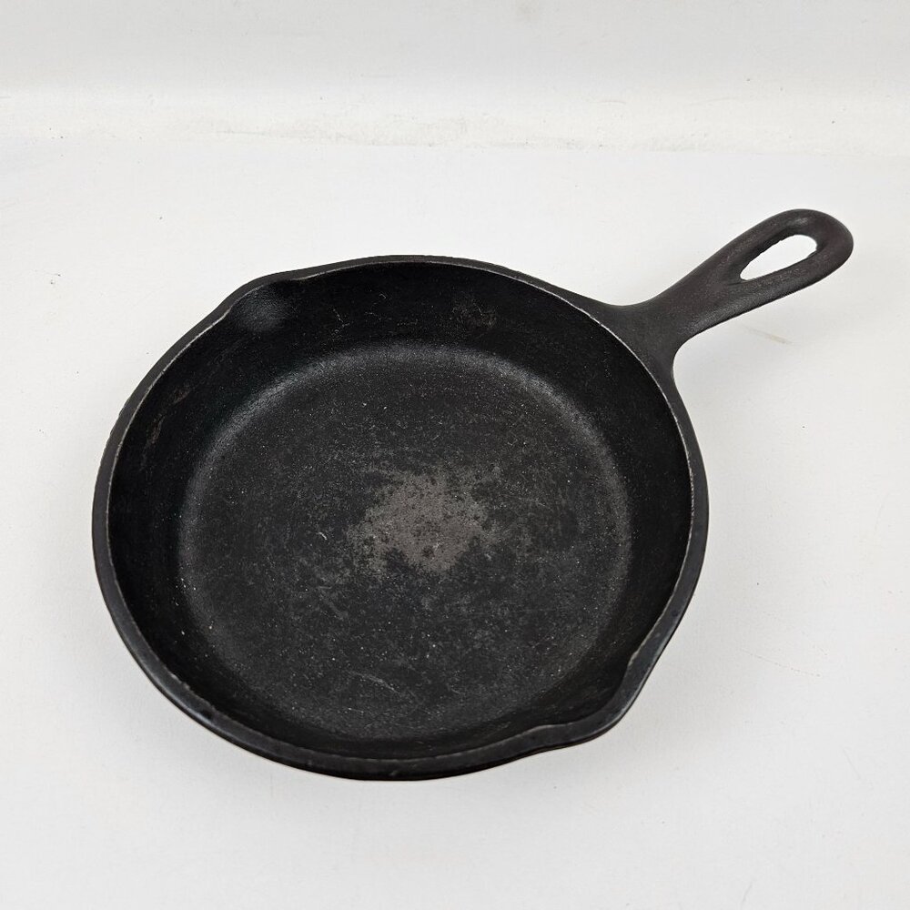 Vintage Cast Iron Small Skillet SK Mark 5D 3 Notch Heat Ring Double Pour Spout